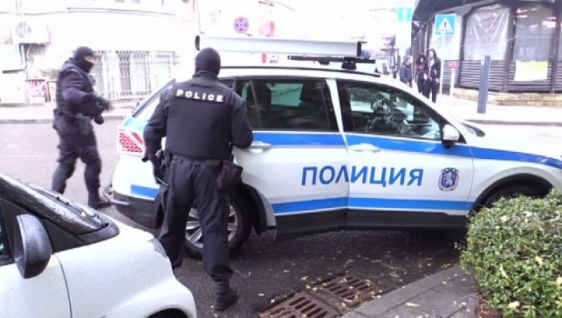 От последните минути: Убиха с нож бременна жена