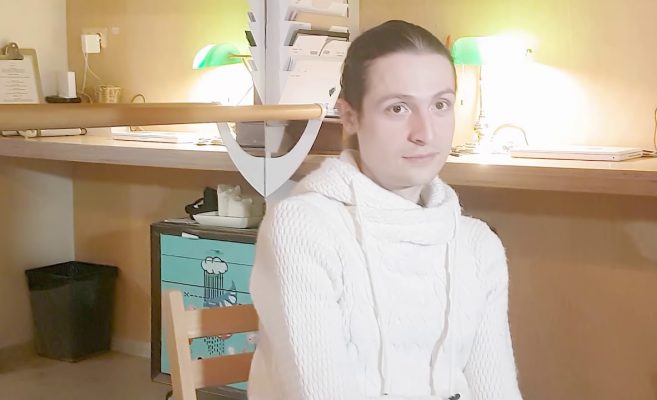 Младеж от София напусна града и заживя в гората! Готви си чрез слънцето и спи в „космически кораб“ (СНИМКИ)
