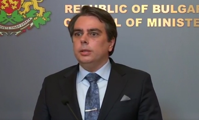 Министър Асен Василев: Всички пенсионери ще бъдат извадени от бедност