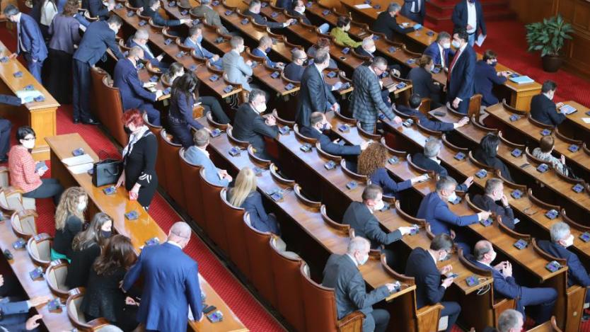 Новите заплати на властта: Депутатите – 6500 лв., президентът – 15 000, вижте и на премиера