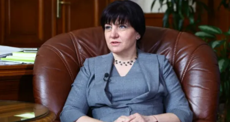 Караянчева: Липсва ми мириса на масло от завода, но се връщам в парламента