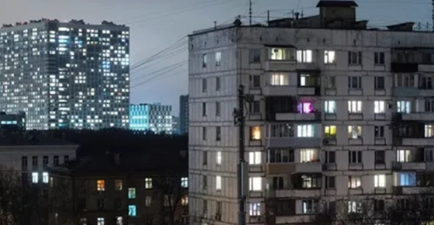 Руснак падна от 9-ия етаж и се качи обратно, за да си довърши питието