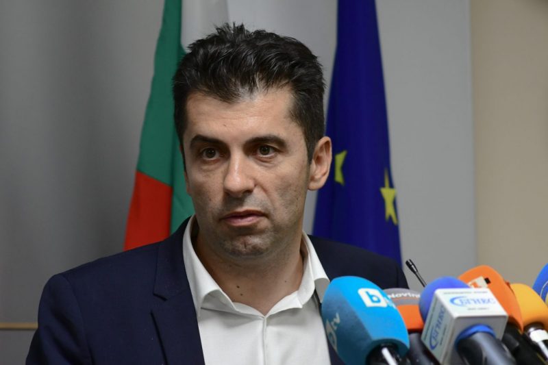 Труд: Кирил Петров готви най-големия обир на национално богатство в България