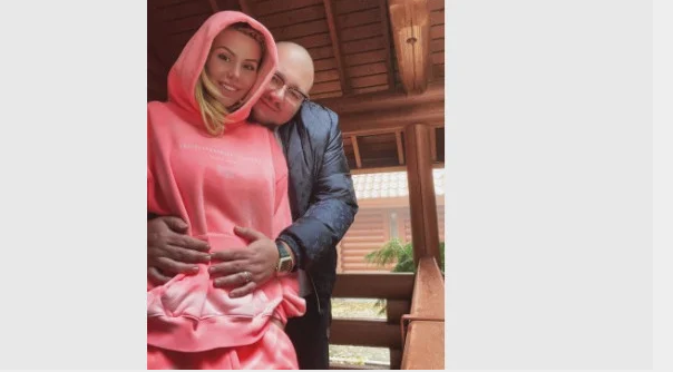 Гущеров се хвана за главата, Светлана му надраска нагло „Майбаха“ СНИМКА