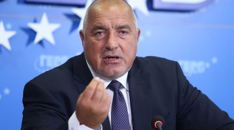 Не си поплюва: Борисов удари по масата заради референдума на Радев