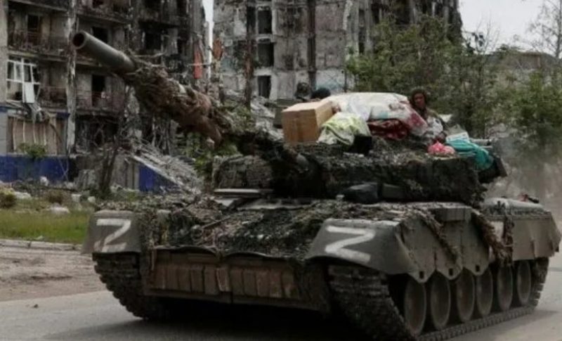 Украинска бежанка разпозна покъщнината си върху руски танк