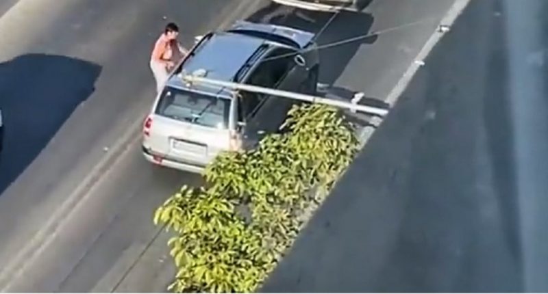 ГАНЬО В ПОЛА: Лелка в розово наби шофьор на столично кръстовище / ВИДЕО