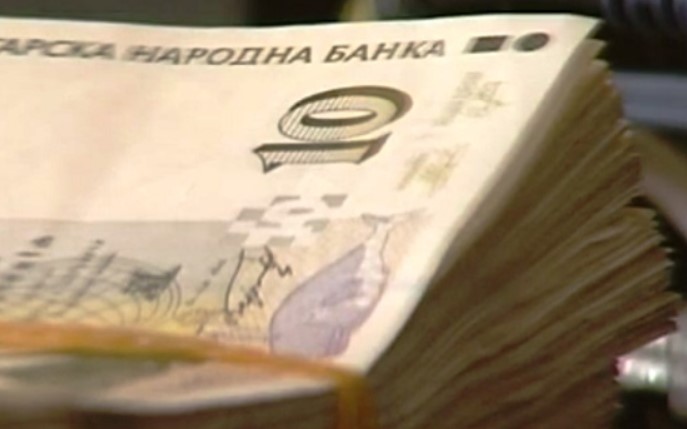 За какво ще изхарчат парите българите, ако държавата им даде по 1400 лева