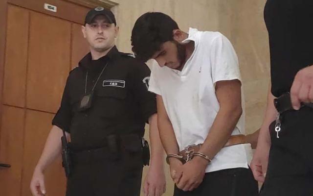 Еврика! Установяват по зъбите на колко години е шофьорът на автобуса убиец Омар
