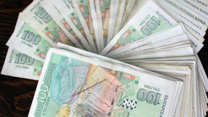 Ще плуват в пари: Тези зодии ще забогатеят в началото на лятото