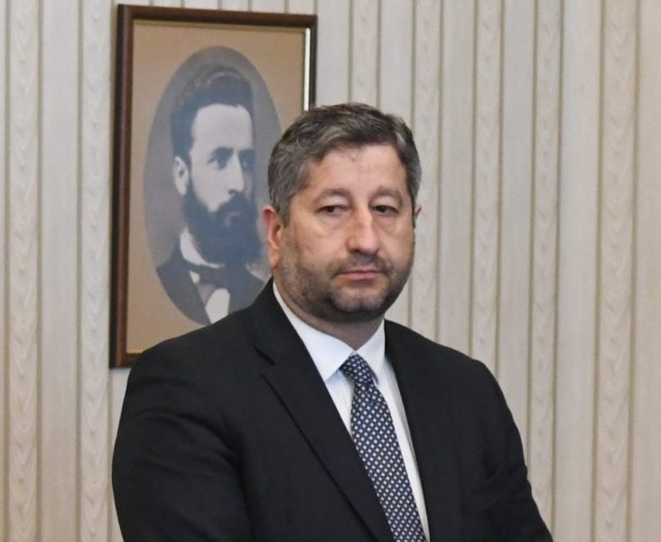 ГЕРБ настъпи Христо Иванов и той взе да се гърчи като червей: Ама не така, аз не съм ви алиби