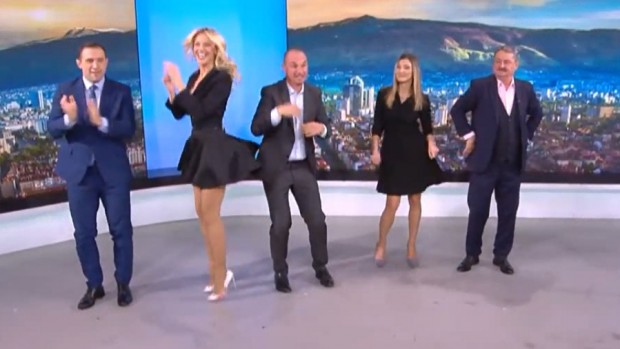 Май прекаляват с кафето в bTV! Какво ще кажете за това изпълнение? / ВИДЕО