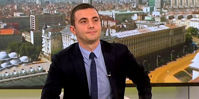Депутат на Кирил Петков се суче: Искаме да направим правителство! Ама ГЕРБ и ДПС щели да ги стискат за…