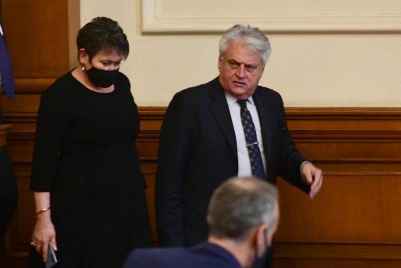 Истинска бомба! Историята на България не помни такъв скандал с роден министър!
