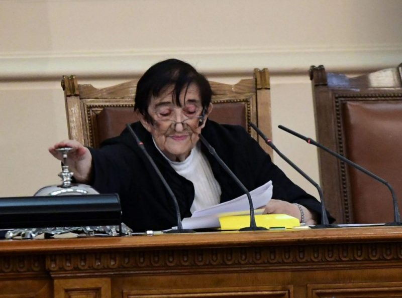 Мика Зайкова: Вярвам на Пеканов! И на разкритието му за 300 000 000 лева полза