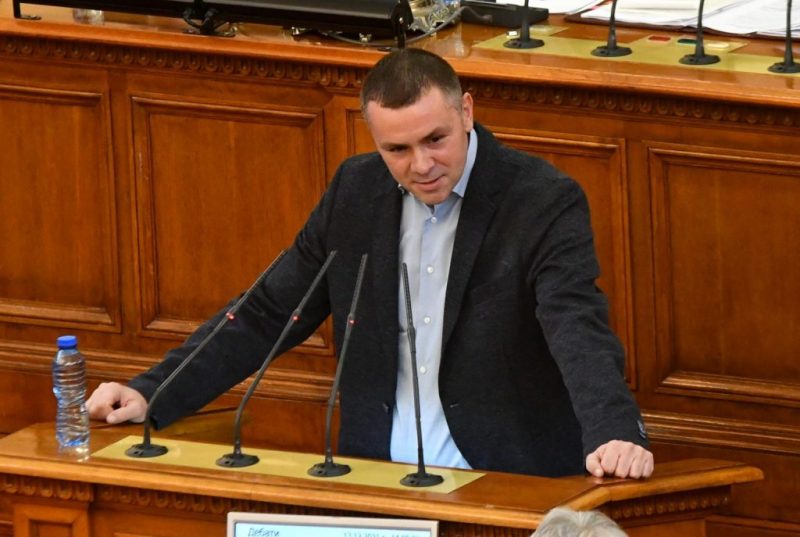 Случи се нещо много лошо на Хазарта, отдавна не му бяха причинявали такава болка