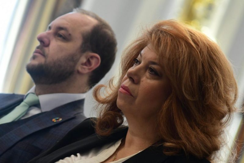 Йотова размаха пръст на партиите, призова ги да…