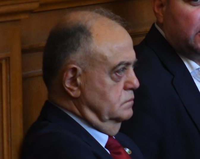 Знаково лице скочи срещу ген. Атанасов: Да отговори защо назначи Алексей Петров в службите