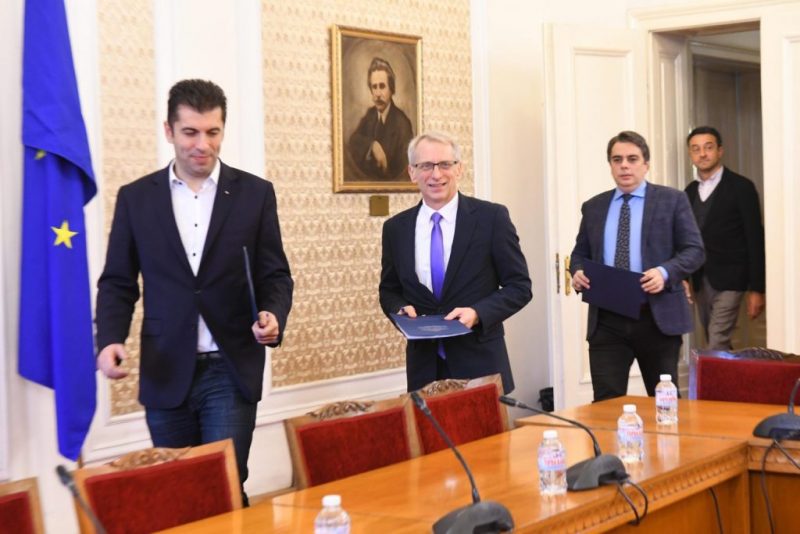 КУРИОЗ! След 3 месеца депутатски труд, ПП се похвали с неработещи мерки