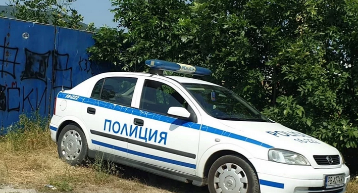 На Бъдни вечер: Свекър стреля срещу сина си и снаха си в село Съдиево