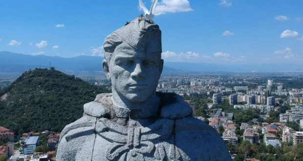 ЗА или ПРОТИВ премахването на паметника на „Альоша“