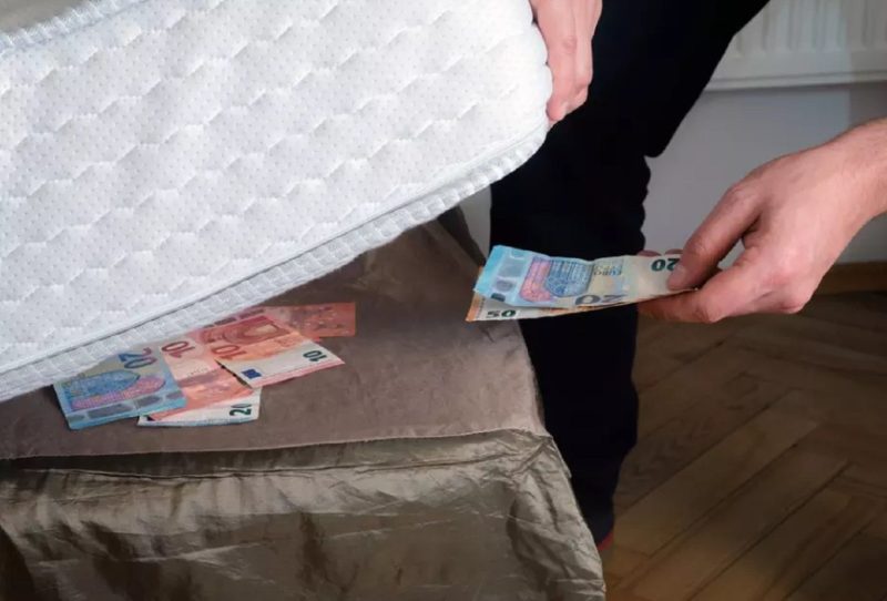 8 места в къщата, където да скриете пари и бижута от крадците