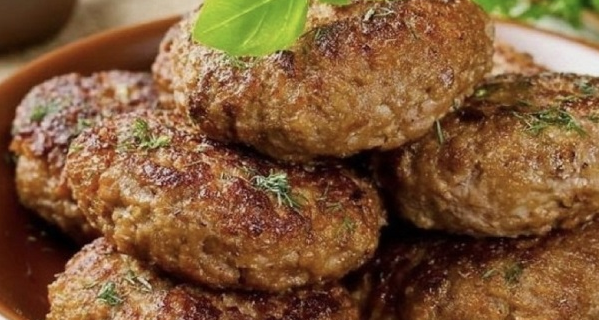 Прочути готвачи: Хлябът и лукът нямат място в каймата за кюфтета