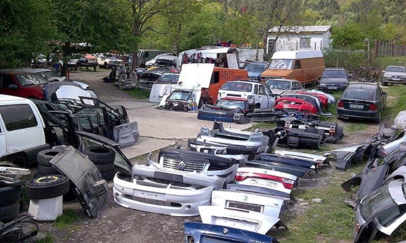 Забраняват продажбата на коли на части