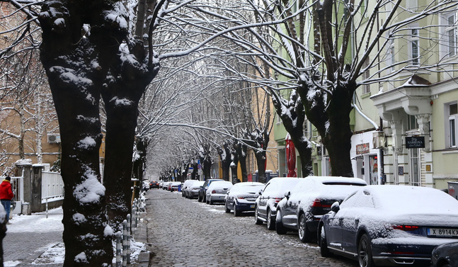 Meteo Balkans предупреди софиянци: Първият сняг пада на тази дата, скоро е