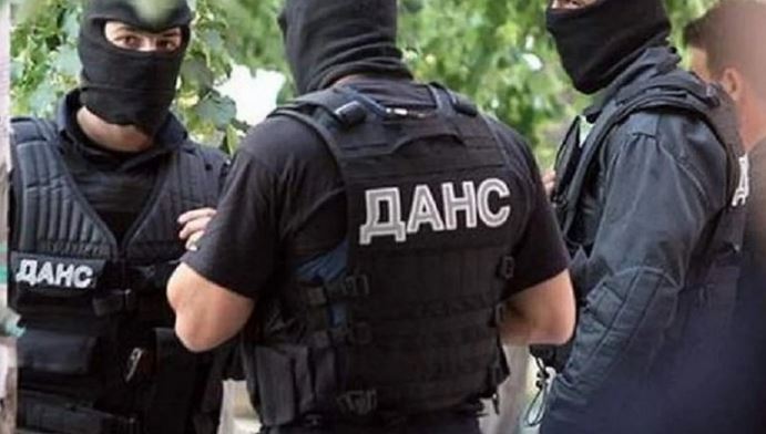Извънредно: Маскирани на ДАНС и Жандармерията нахлуха във