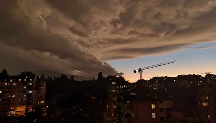 Meteo Balkans бие тревога: Циклогенез над България, страшни бури носят опасност КАРТА