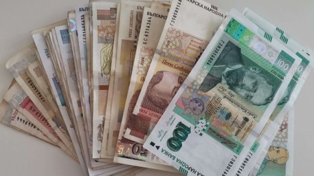 Ето колко пари ще вземете, ако сте на работа по Коледа и Нова година