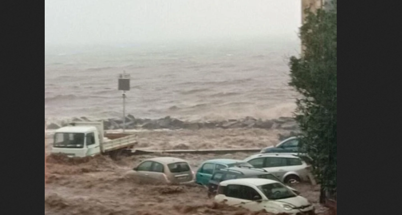 Апокалипсисът дойде и в Гърция, водата погълна цял голям град СНИМКИ