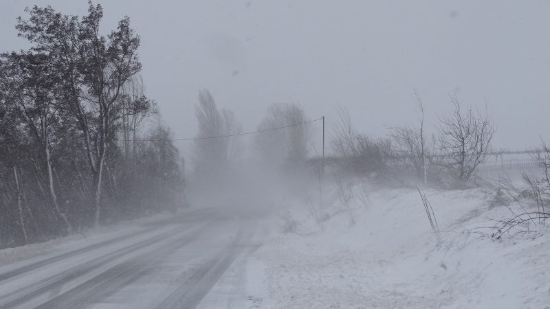Виелици ни връхлитат до часове: сняг и поледици из цялата страна