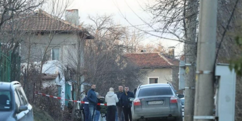 Жестоко убийство! Син удуши майка си в Ловеч, а после я сложи в куфар и