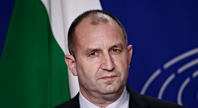 Картите са на масата: Тайната схема на Радев за еврото лъсна, ударът е по България!