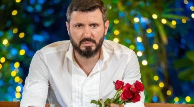 Вижте Мартин от „Ергенът“ като млад и ще разберете защо му викат „Елвиса“