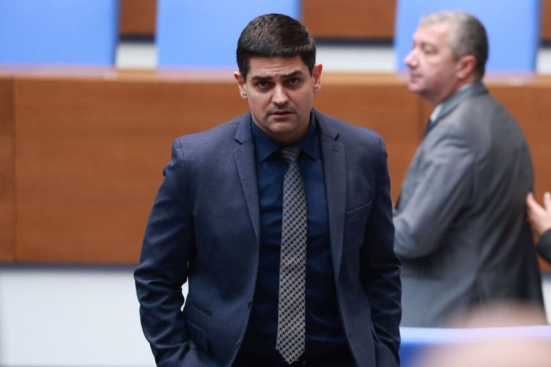 Радостин Василев: За 30 години участващите в политиката се научиха, че там се краде
