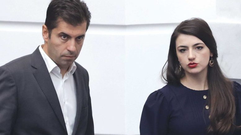 Драма след оставката: Лена плаче безутешно за Кирил пред общината