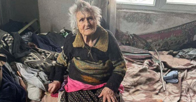 99-годишна баба Райна ближе захар, защото няма какво да яде: Искам по-бързо да умра, та да приключат мъките ми