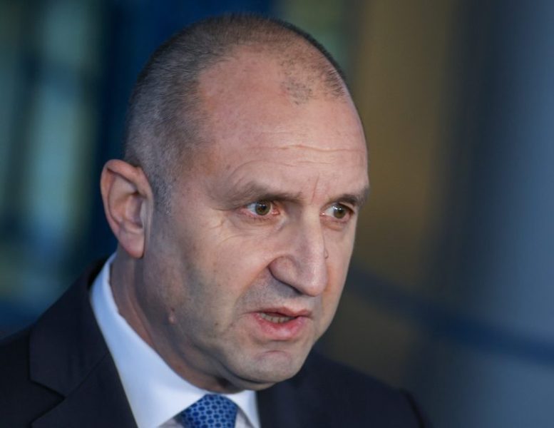 Край, Румен Радев се появи и ги попиля всички