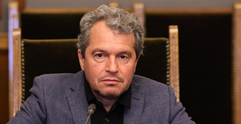 Тошко Йорданов към младите лекари: Ако не работите тук, ще вкараме чужди специалисти, които ще работят щастливи за 500 долара