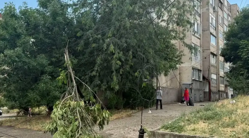 Мощна стихия помете наш град на Дунав, температурите се сринаха с 10 градуса Видео