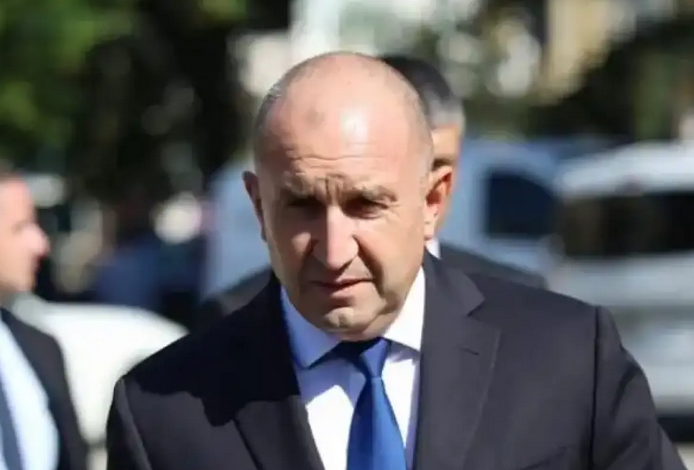 Тежък удар по Радев: България има фасаден президент, а не държавен глава