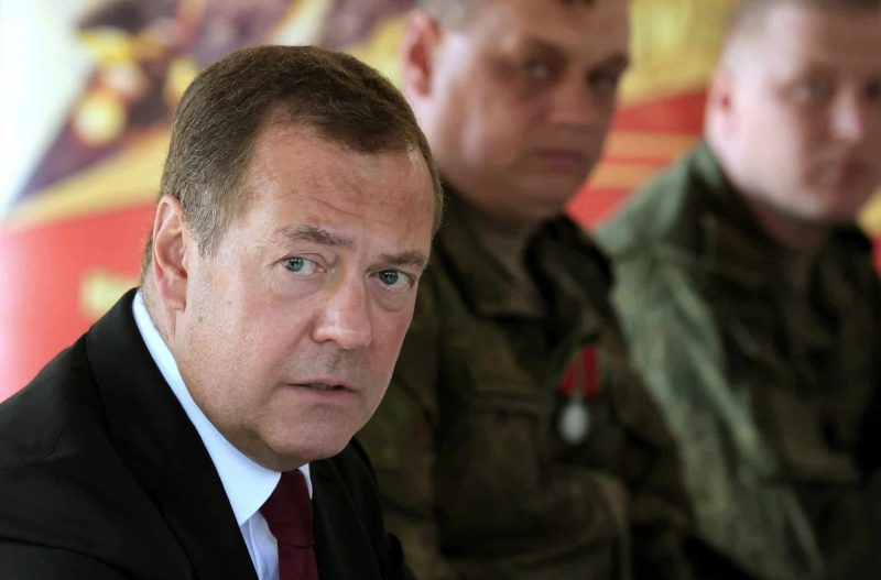 Медведев заплаши Европа: Ще атакуваме всяка държава от ЕС, която