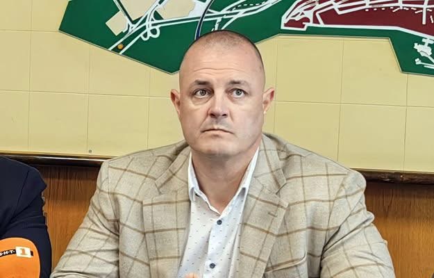 „О, тигре, тигре“: Излезна скандално видео с шефа на ОД МВР Русе часове преди побоя