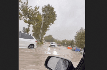 Потоп в Пловдив, има много закъсали коли, страшно е