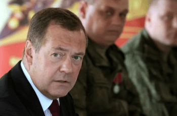 Медведев: САЩ са наш враг, Тръмп е на бойната пътека към Москва