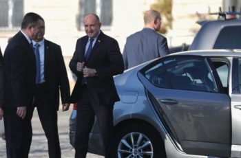 Забраниха на Румен Радев да се вози с Шкодата