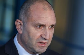 Край, Румен Радев се появи и ги попиля всички